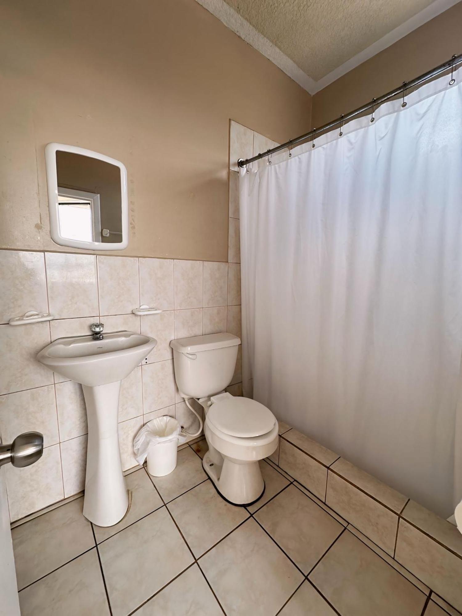 Hostal Posada Del Sol Guayaquil Bagian luar foto