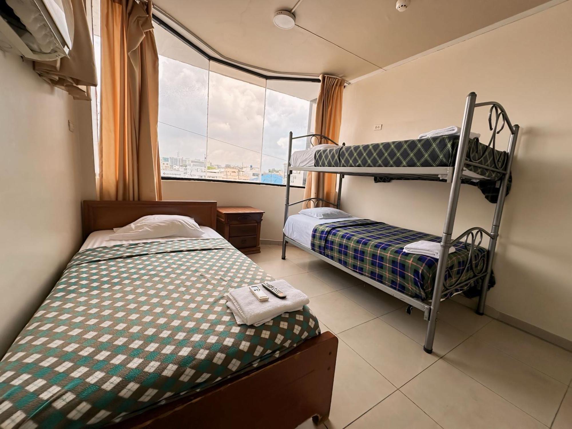 Hostal Posada Del Sol Guayaquil Bagian luar foto
